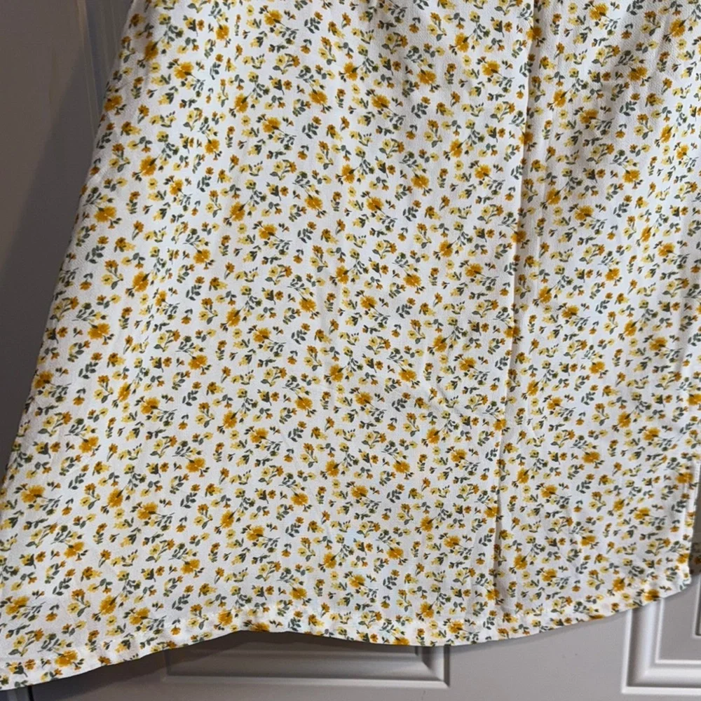 Hollister- NWT Yellow Floral Mini Skirt Size Large - Picture 6 of 10